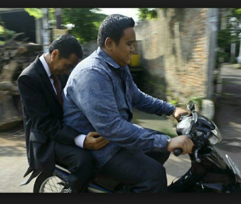 (RELA PANAS-PANAS NGOJEK) Prabowo Naik Ojek Usai Kunjungi Pasar Tanah Abang