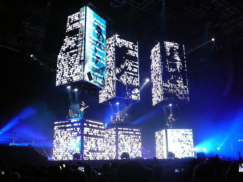 Yuk gan intip fantastisnya panggung live concert nya MUSE