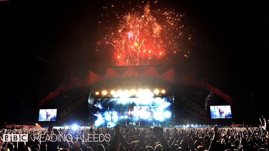 Yuk gan intip fantastisnya panggung live concert nya MUSE