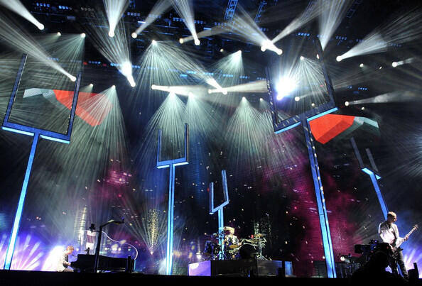 Yuk gan intip fantastisnya panggung live concert nya MUSE