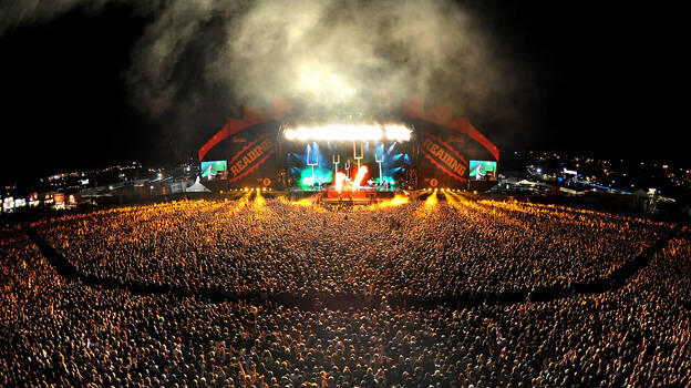 Yuk gan intip fantastisnya panggung live concert nya MUSE