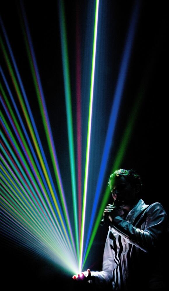 Yuk gan intip fantastisnya panggung live concert nya MUSE