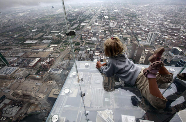 15 Skywalk yang Pasti Bikin Jantung Kita 'Berhenti'