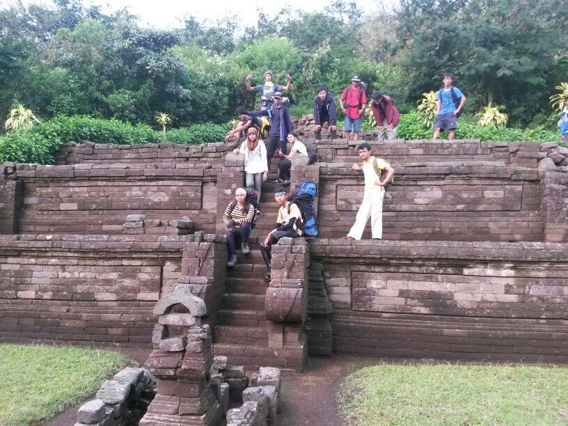 Tapak Tilas Sejarah Pawitra Via Jolotundo 