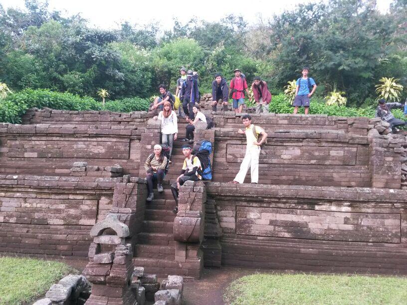 Tapak Tilas Sejarah Pawitra Via Jolotundo 