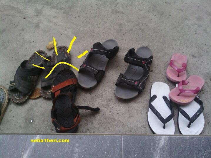 tips menjaga sendal .. dari maling sendal