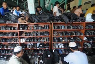 tips menjaga sendal .. dari maling sendal