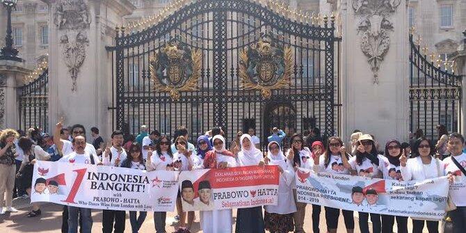 Mejeng di Istana Buckingham, kader PKS deklarasi dukung Prabowo