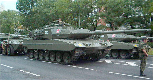 Salahkah TNI Punya Tank Leopard?