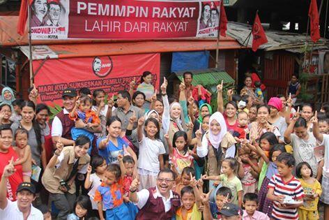 &#91;Lagi dan Lagi&#93; Di Magelang,Kader PDI-P Copot Kaos Jokowi-JK dan Dukung Prabowo-Hatta