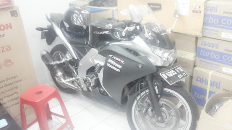KAWASAKI NINJA 250 FI ABS PUTIH SE 2013 AKHIR LIKE NEW