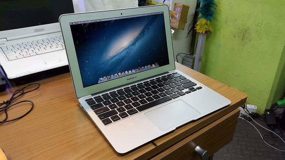 macbook air 11inc mc505 core2duo 1,4ghz MURAH MERIAH MULUS