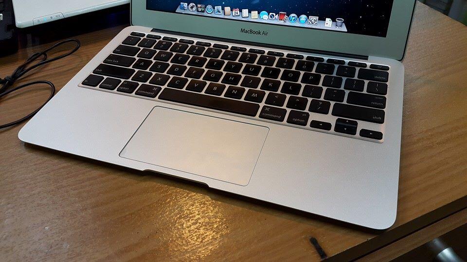macbook air 11inc mc505 core2duo 1,4ghz MURAH MERIAH MULUS