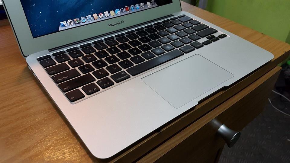 macbook air 11inc mc505 core2duo 1,4ghz MURAH MERIAH MULUS