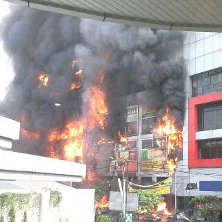 KING's supermall Bandung kebakaran ...