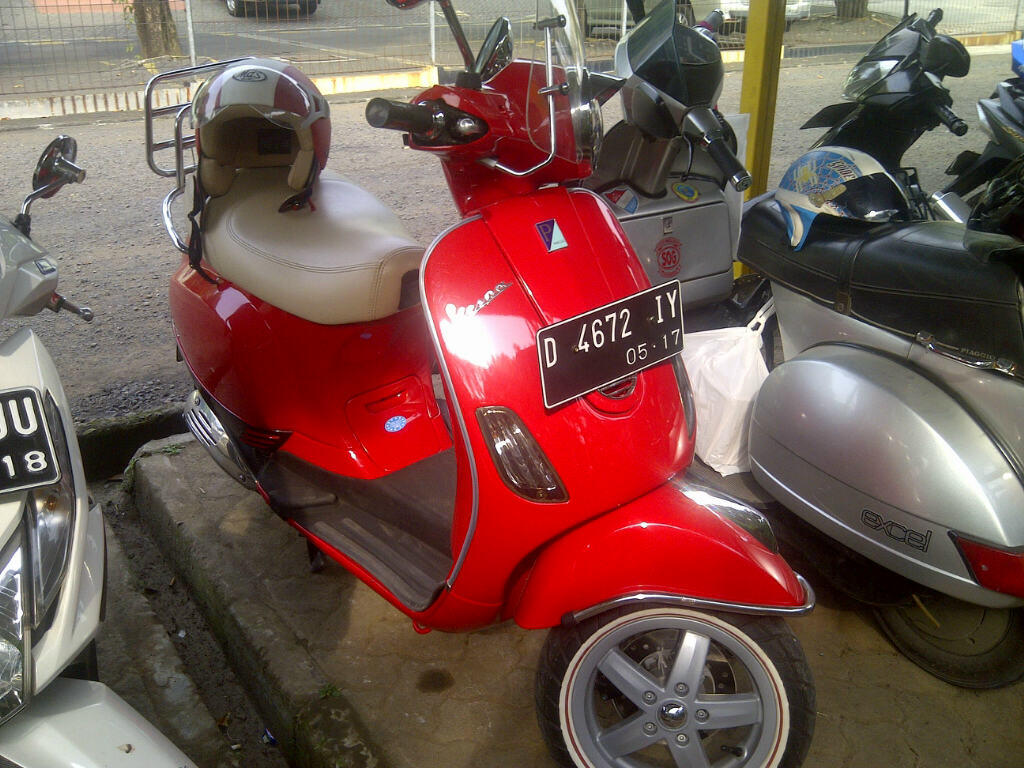 Vespa Piaggio LX125 Istimewa