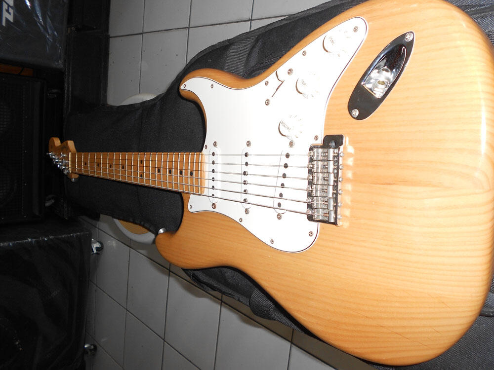 Fender Stratocaster Original usa Tahun 2004