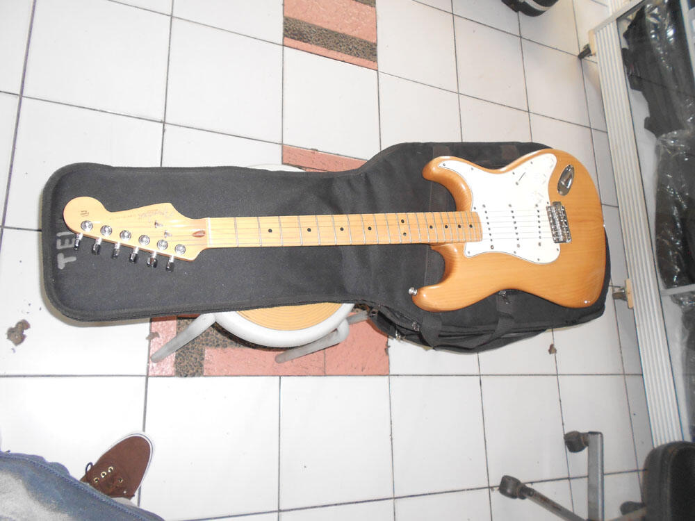 Fender Stratocaster Original usa Tahun 2004