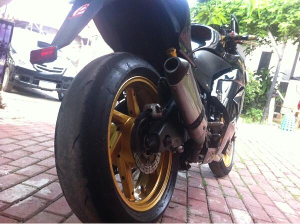 Ninja 250 R (black gold) modif 2011
