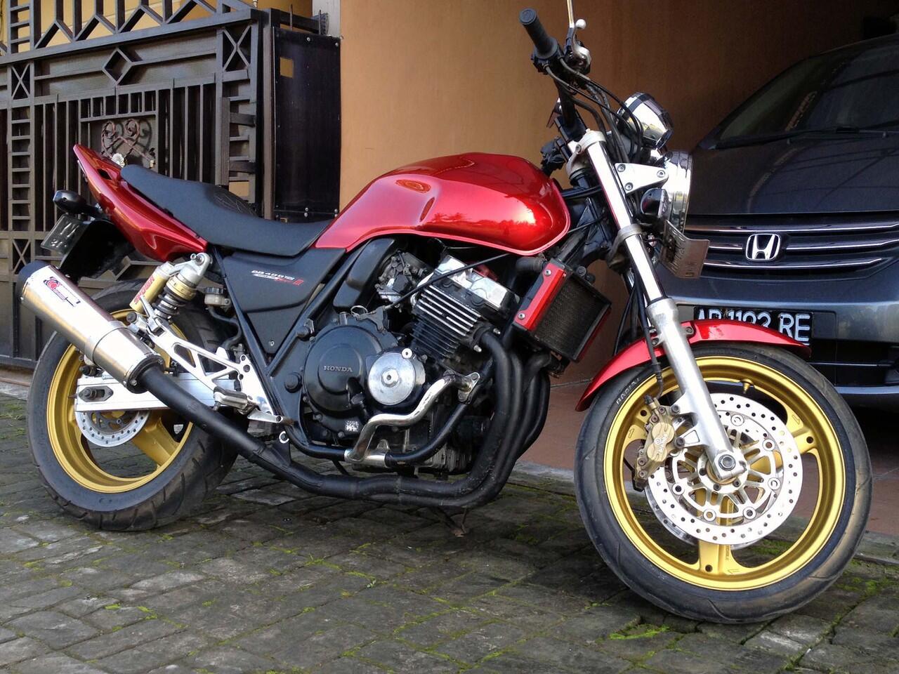 HONDA CB 400 SF, 1998 . tampilan Spec 3 . Mera metalik