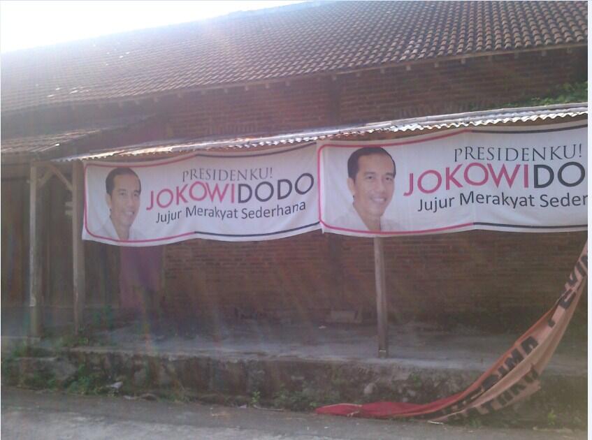 Gila..!! Banner Prabowo Dimana Mana, Di Setiap Jalan Ada