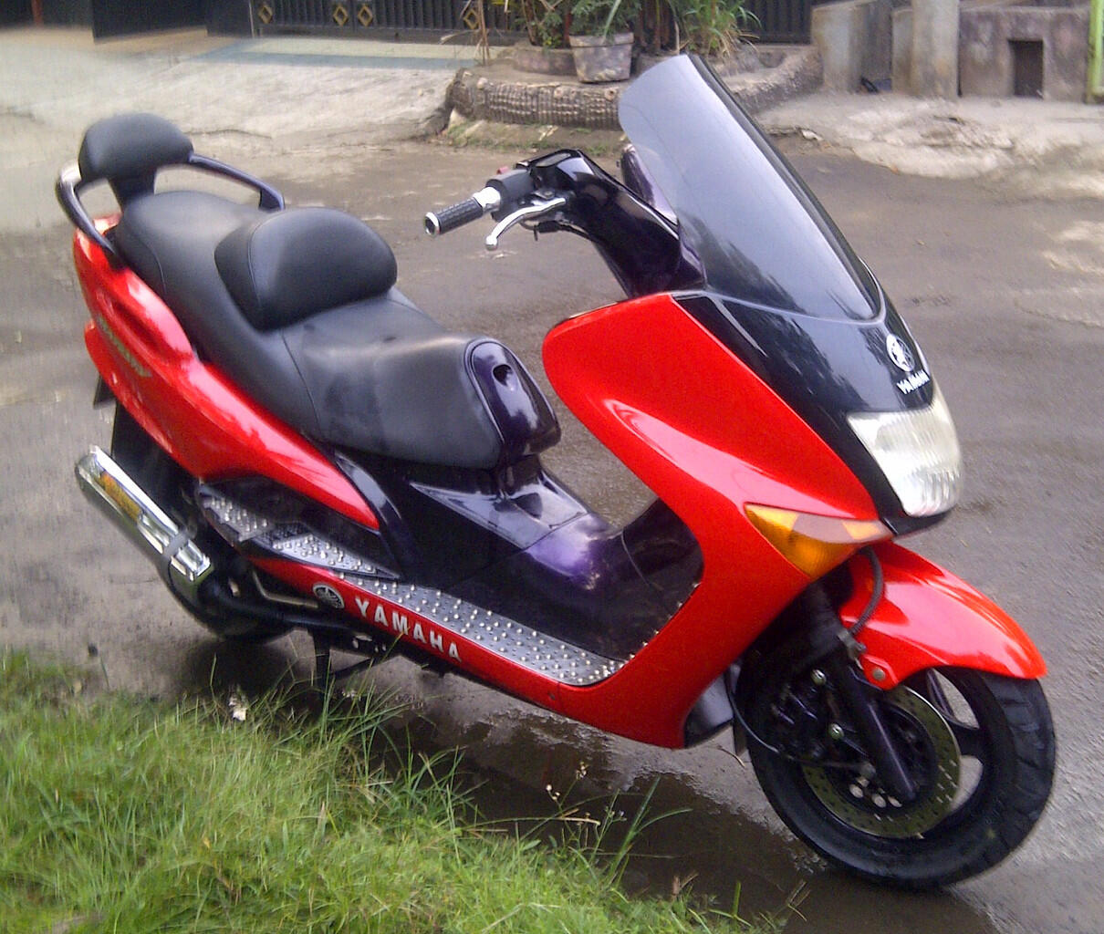 Yamaha Majesty 125 Red Ferrari