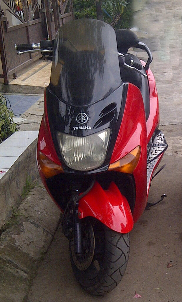 Yamaha Majesty 125 Red Ferrari