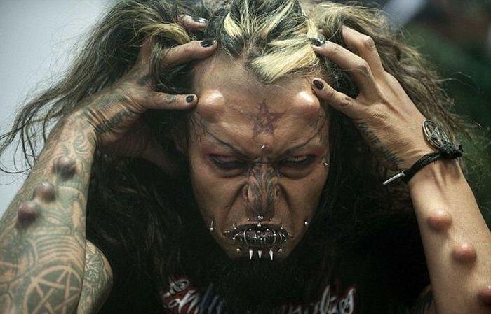 MODIFIKASI TUBUH YANG EXTREME