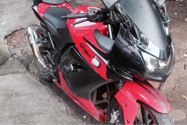 WTS Kawasaki Ninja 250cc Merah Carbu Thn 2012