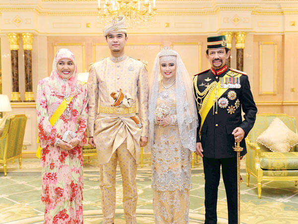Raja raja dari seluruh dunia berserta keluarganya