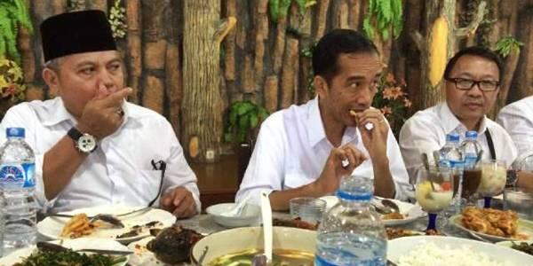 Ciee Jasmev bangga = Makan Opor Ayam, KPK: Jokowi Tak Pakai Sendok