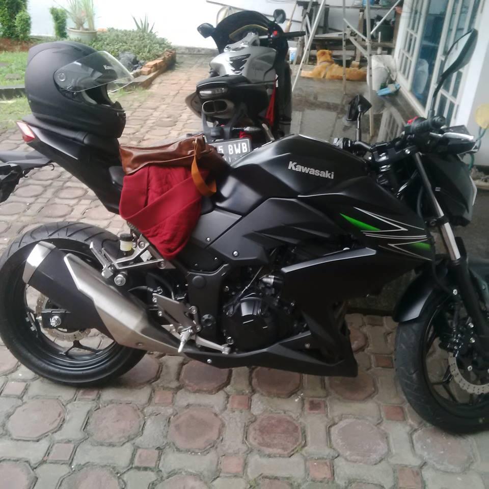 Ninja Naked 250 2013 Hitam