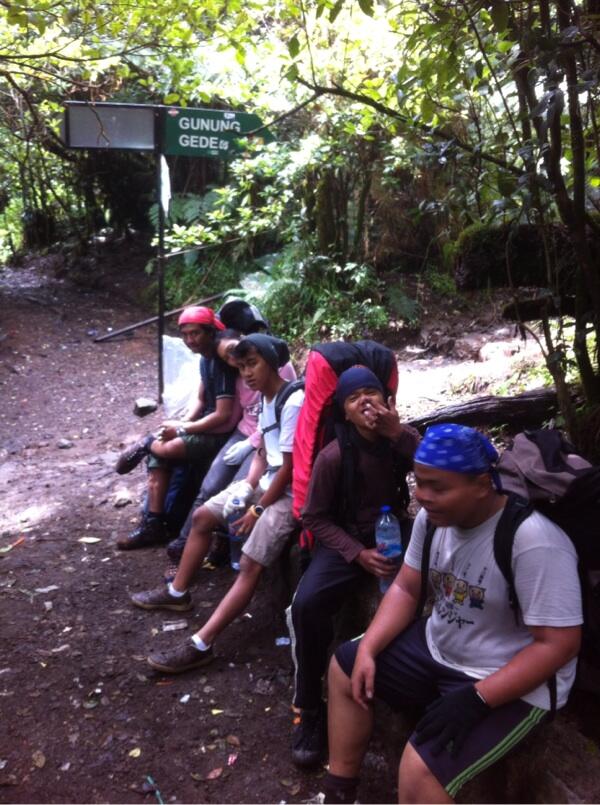 Serunya hiking di Gunung Gede (+PIC)