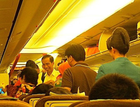 Jokowi ketauan naik pesawat!!!