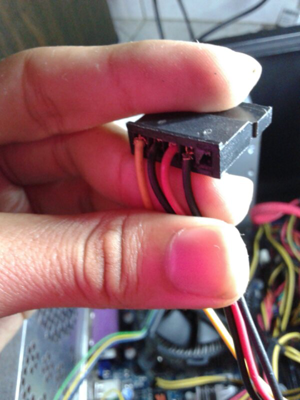 Yang Ngerti Tentang Kabel di dalem komputer masuk