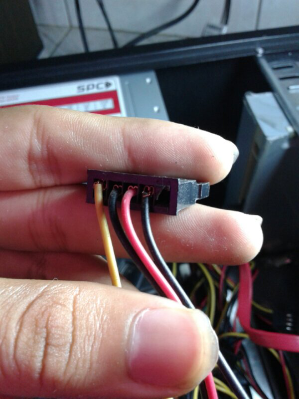 Yang Ngerti Tentang Kabel di dalem komputer masuk
