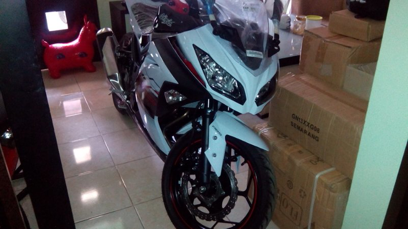 Jual sepeda motor Kawasaki ninja 250 fi ABS. baru dan nol kilometer. off the road