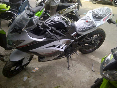 Jual sepeda motor Kawasaki ninja 250 fi ABS. baru dan nol kilometer. off the road