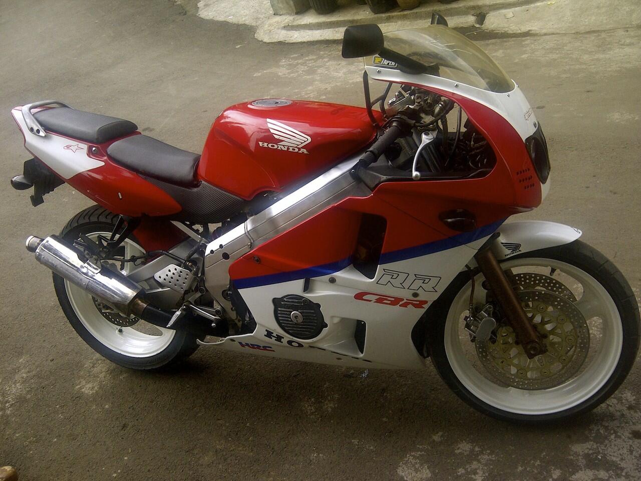 CBR 400 RR-K NC 23 HURRICANE/TRI-ARM