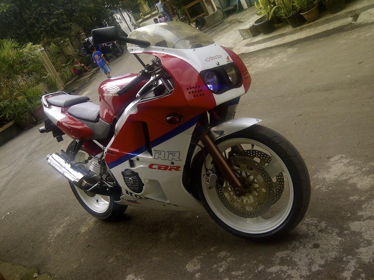 CBR 400 RR-K NC 23 HURRICANE/TRI-ARM