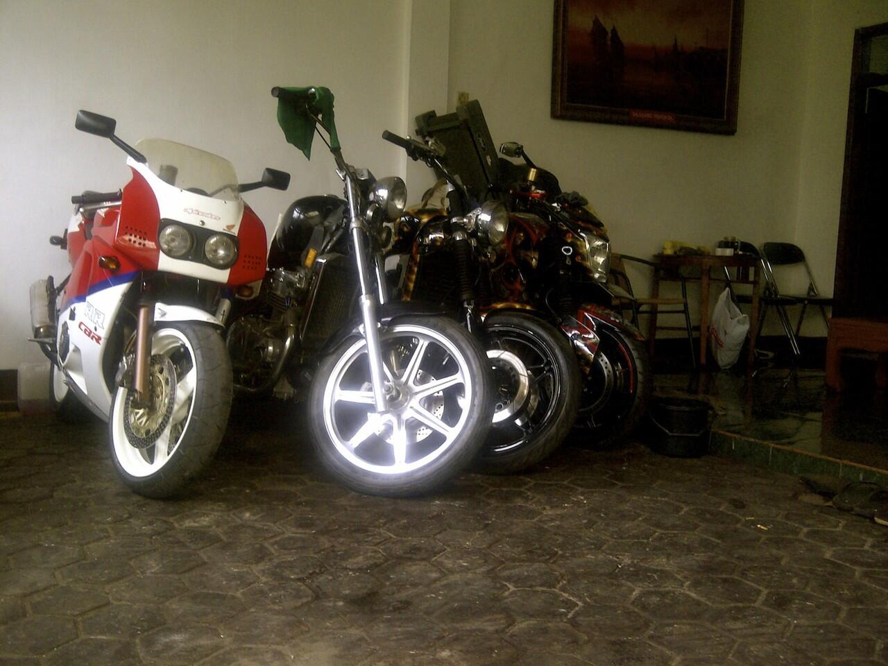 CBR 400 RR-K NC 23 HURRICANE/TRI-ARM