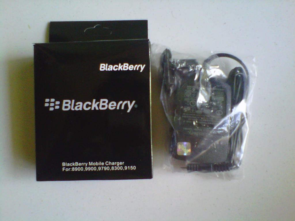 CHARGER BLACKBERRY HITAM