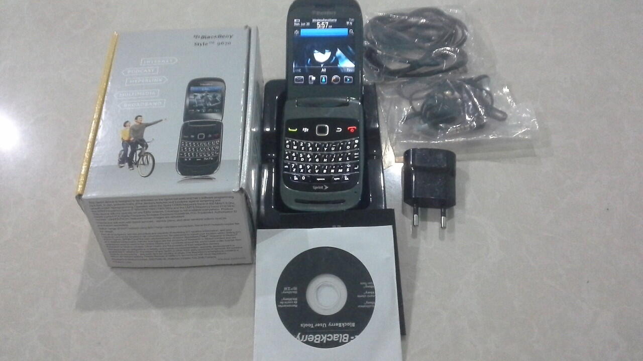 Blackberry Style 9670 + full paket