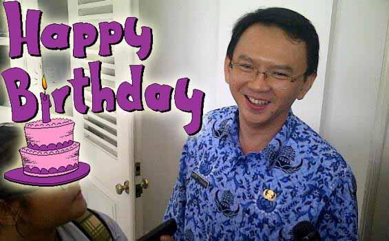 Kasih ucapan selamat dong 