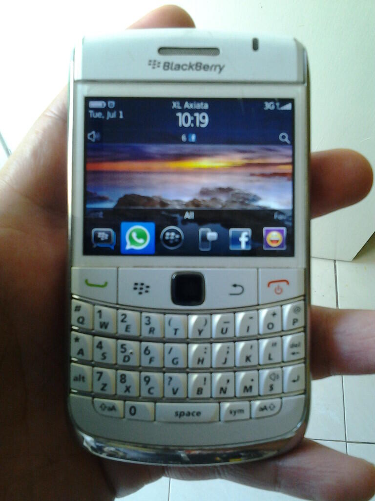 WTS BlackBerry Onyx 2 9870 masuk dulu gan....