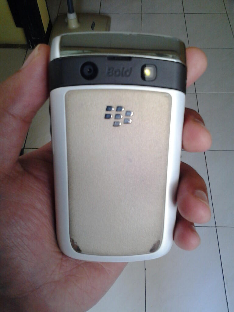 WTS BlackBerry Onyx 2 9870 masuk dulu gan....
