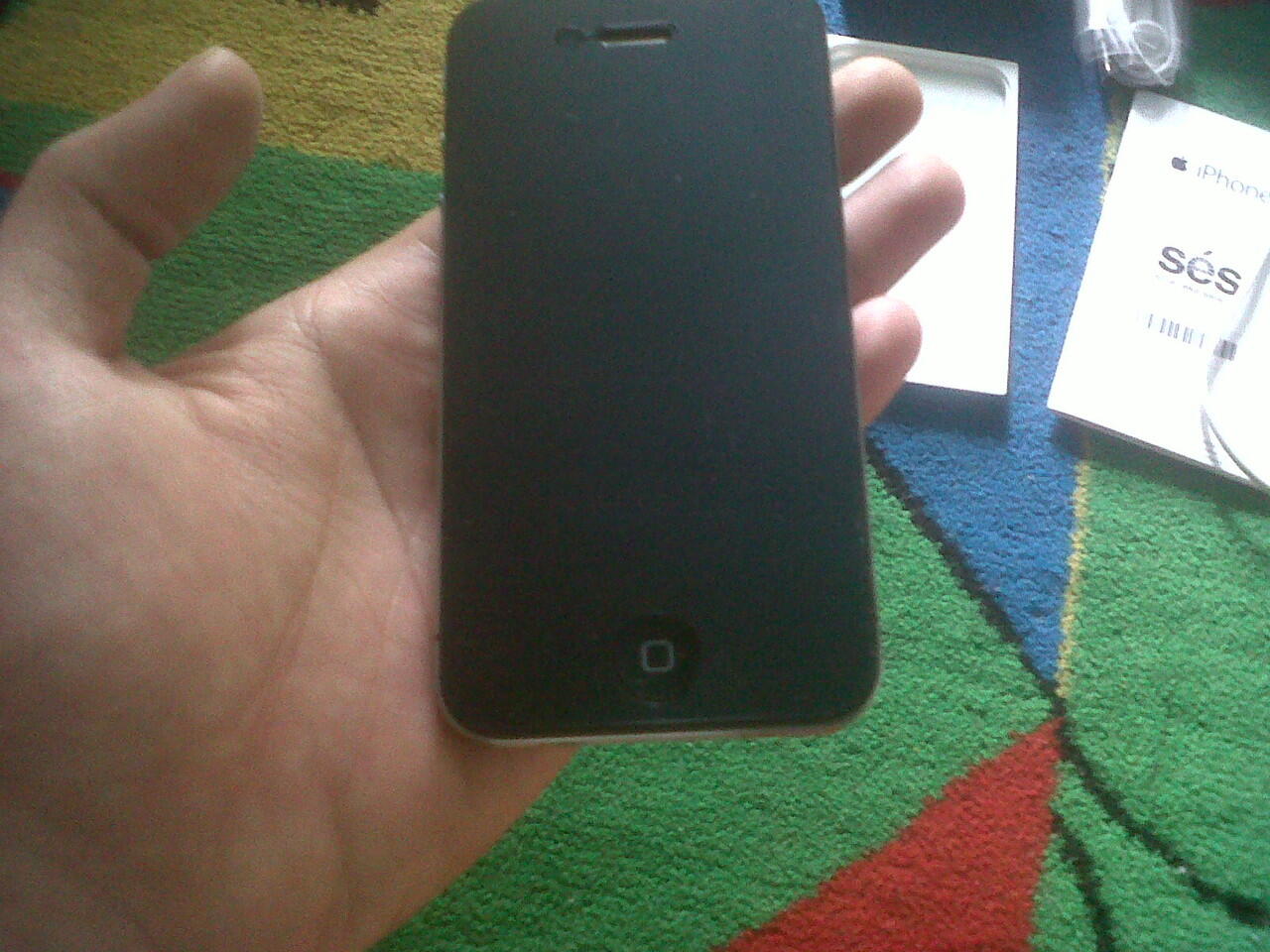 iphone 4g FU GSM warna hitam memori 8gb lokasi bandung