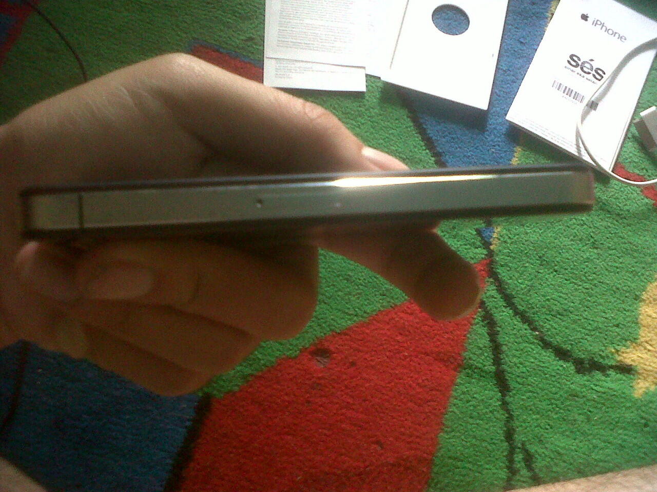 iphone 4g FU GSM warna hitam memori 8gb lokasi bandung