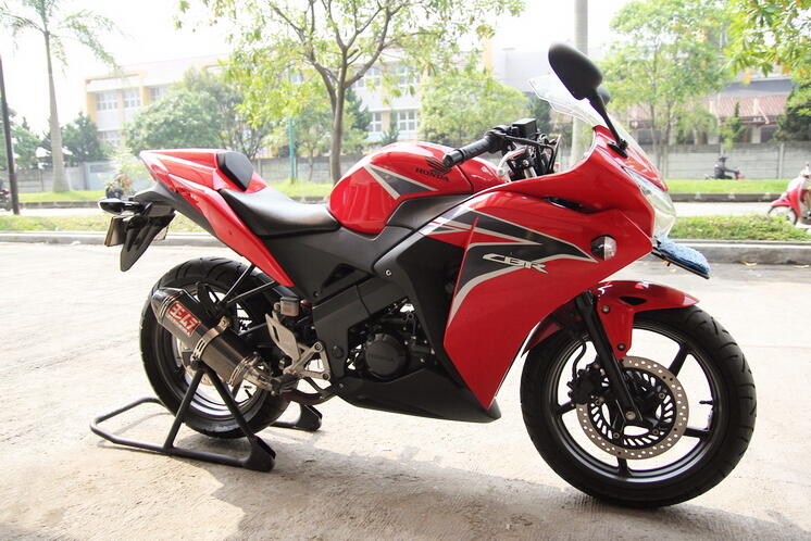 Honda CBR150cc 2011 Merah - Terawat Sangat Mulus