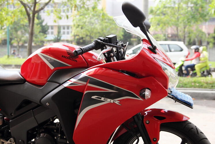 Honda CBR150cc 2011 Merah - Terawat Sangat Mulus